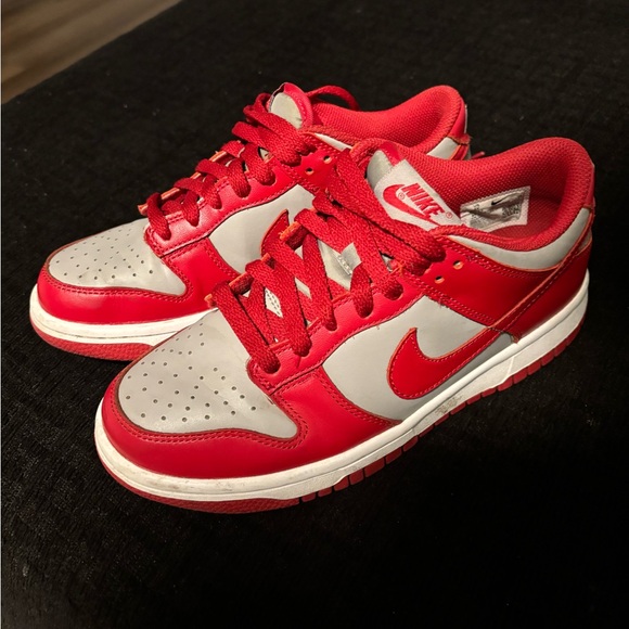 Grey and red Nike dunks size 5 in MEN which would be 7 IN WOMEN, unisex sneakers - Picture 2 of 4